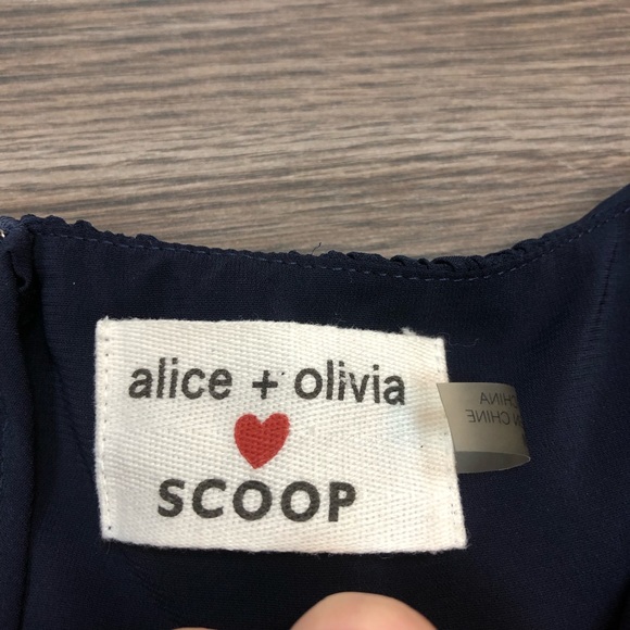 Alice + Olivia Scoop Silk Blouse Size Medium - Picture 2 of 6